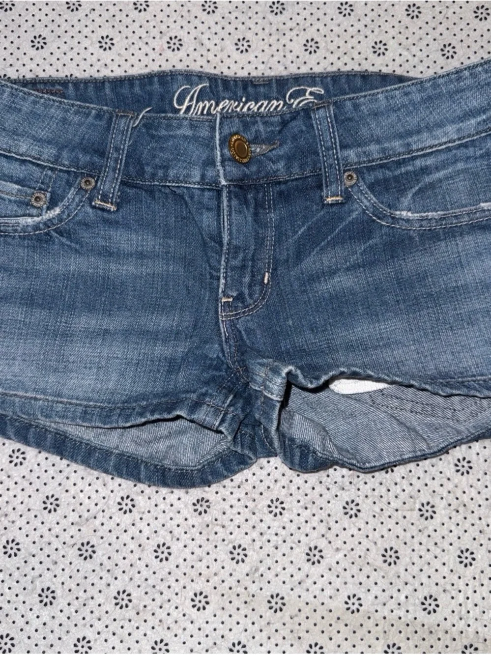🛍Women AMERICAN EAGLE JEAN SHORT  SIZE 2